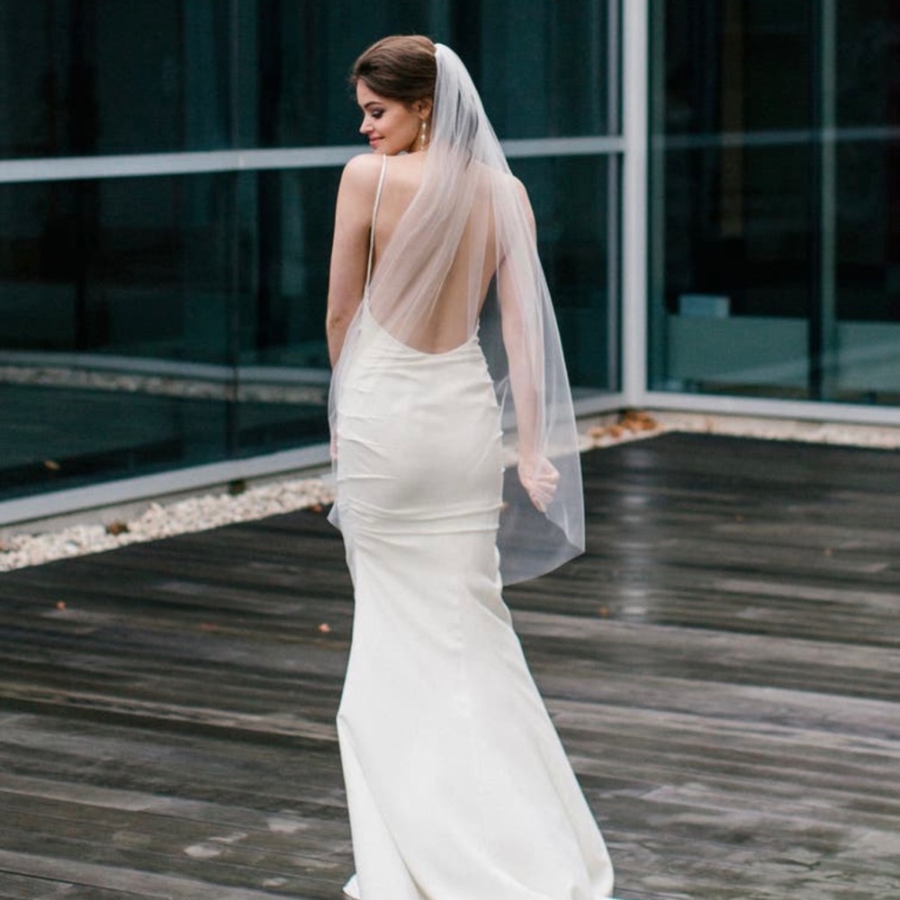 Toni Federici Nadine Waltz Raw Edge Fingertip Veil